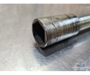 Axe de roue avant Suzuki 600 GSXR 2008 à 2010 