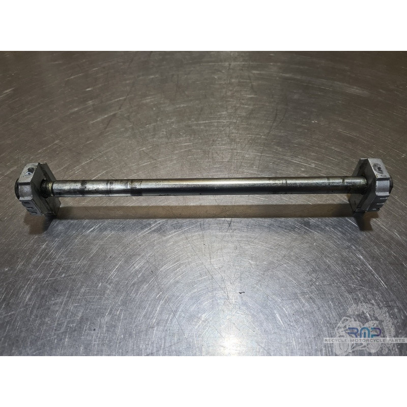 Axe de roue arrière KTM 390 Duke 2013 à 2016 