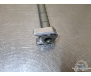 Axe de roue arrière Triumph 900 Tiger Rally Pro 2020 à 2026 