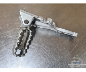 Platine repose pied gauche Triumph 900 Tiger Rally Pro 2020 à 2026 