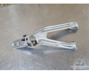Platine repose pied passager gauche Triumph 900 Tiger Rally Pro 2020 à 2026 