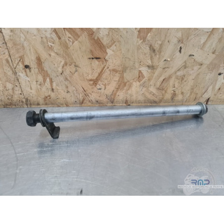 Axe de roue arrière Honda 600 CBF 2004 à 2007 