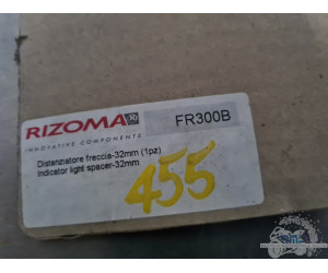 Prolongateur de retroviseur Rizoma FR300B 4€  
