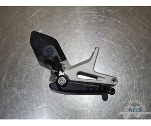 Platine repose pied droit Husqvarna 701 Svartpilen 2018 à 2021 