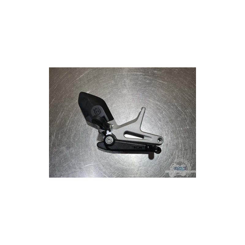 Platine repose pied droit Husqvarna 701 Svartpilen 2018 à 2021 