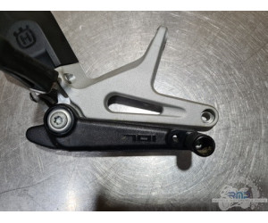 Platine repose pied droit Husqvarna 701 Svartpilen 2018 à 2021 
