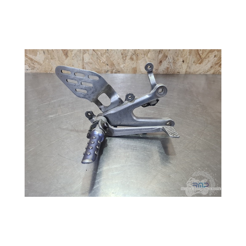 Platine repose pied droite Yamaha YZF R6 2003 à 2005 Husqvarna 401 Vitpilen 2020 à 2024 